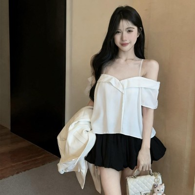 网纱拼接V领露肩上衣